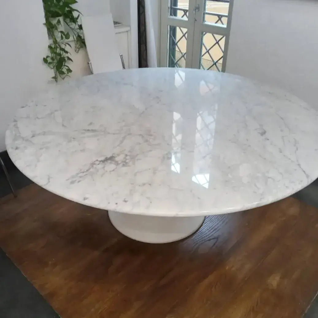 Tavolo rotondo in marmo — Arredamento
